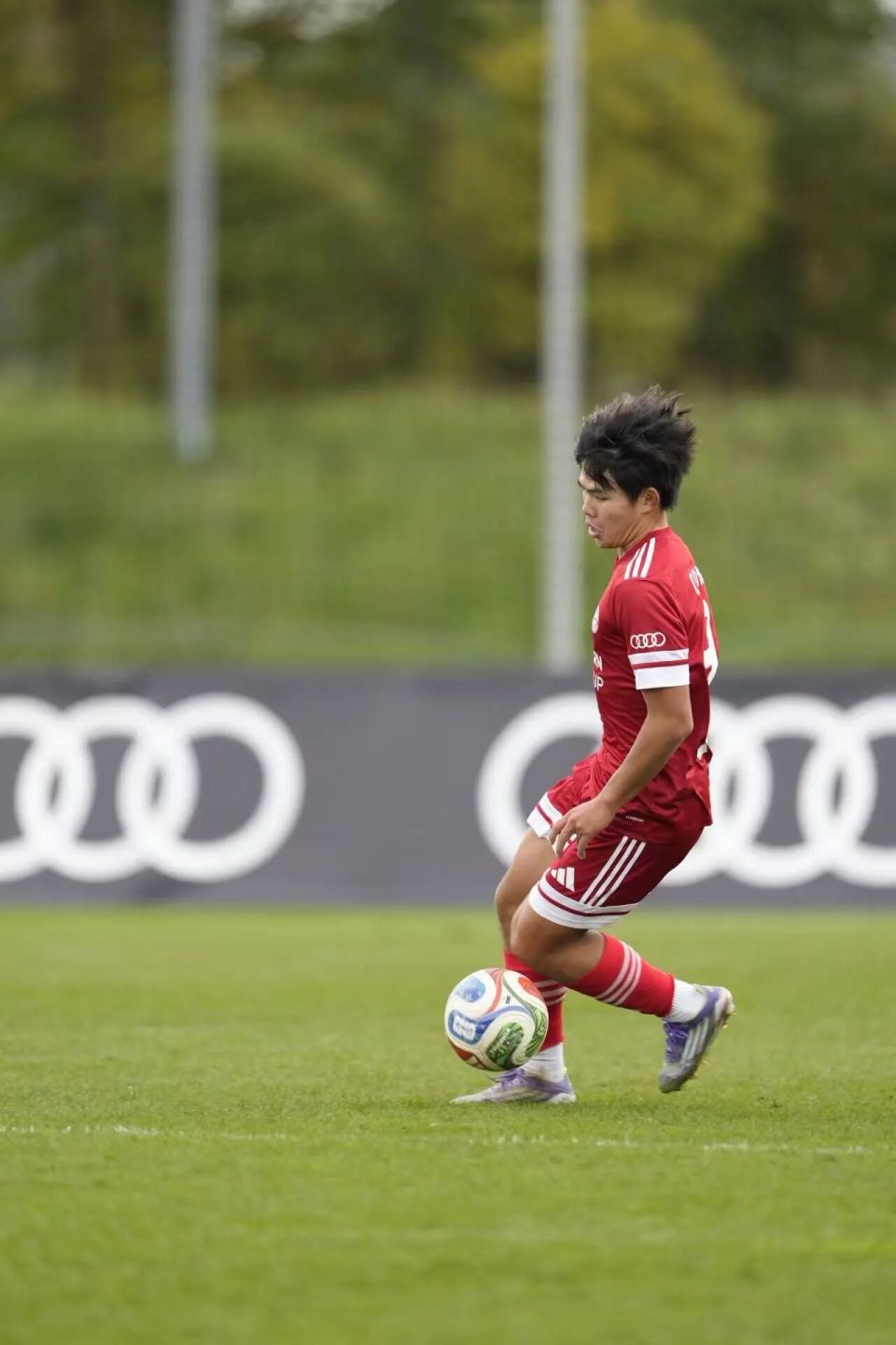 om, 日至, 现出顽强拼 om, 日至, 现出顽强拼